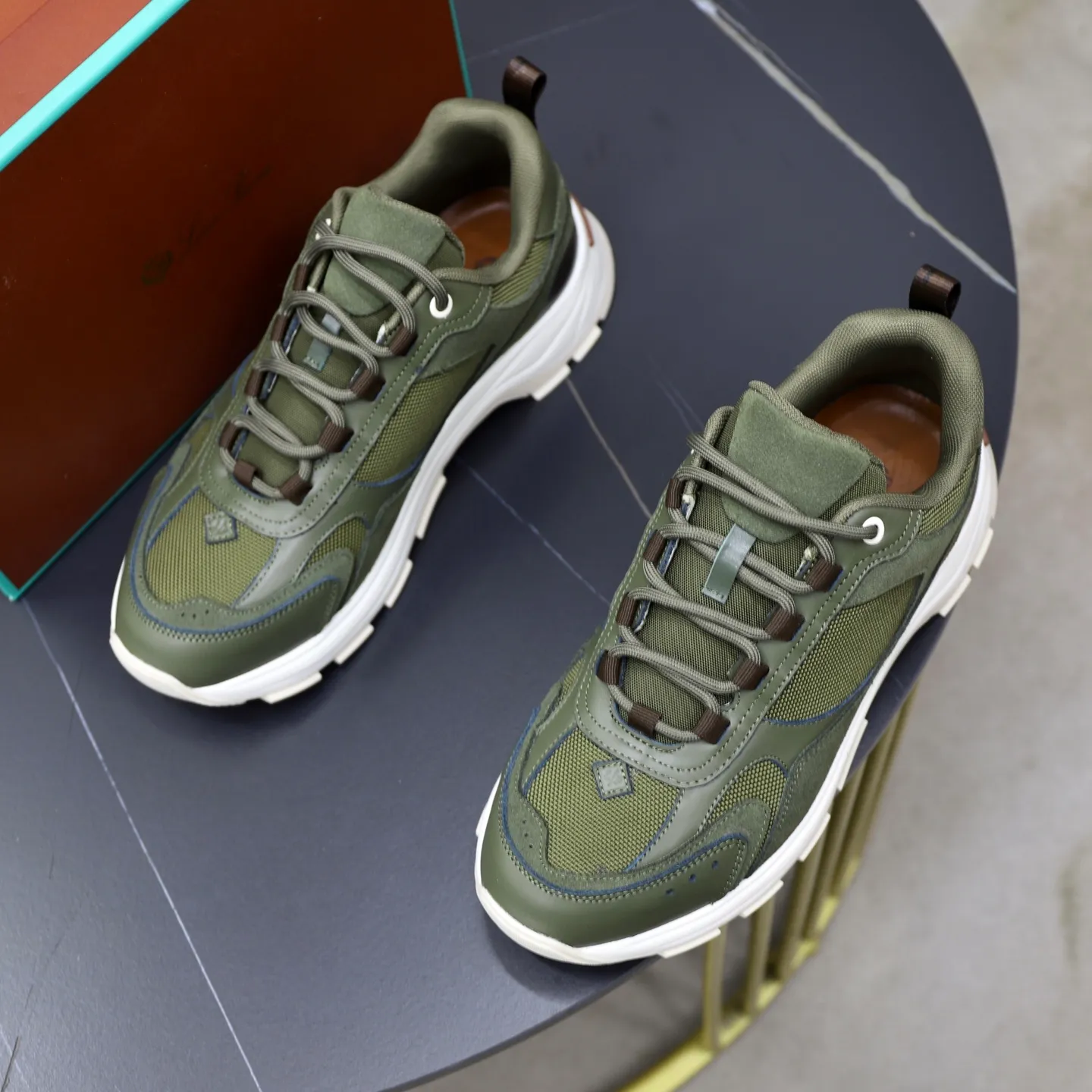 Factory price: 💰520Loropiana LP men's shoes ♞size; 38-44 "45.46 customization" cowhide stitching. It is really easy to wear, lazy, loose, casual, perfect comfort. There are many color choices, and they all look good with clothes. Is it true that Loropiana can bring social value? “Loropiana is the best thing money can buy”